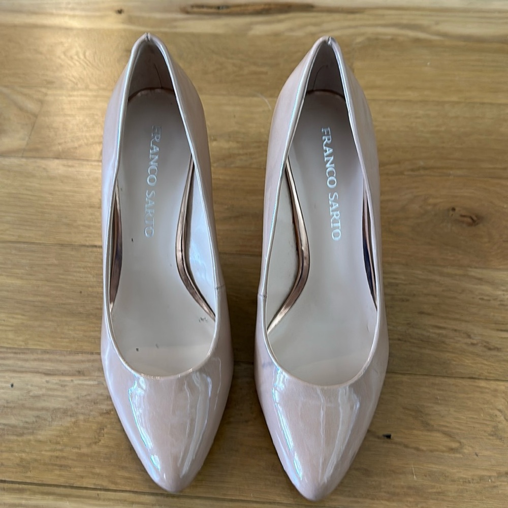 Franco Sarto beige patent leather shoes